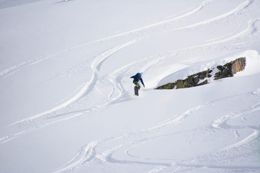 Off-piste ski en snowboard training in de Alpen