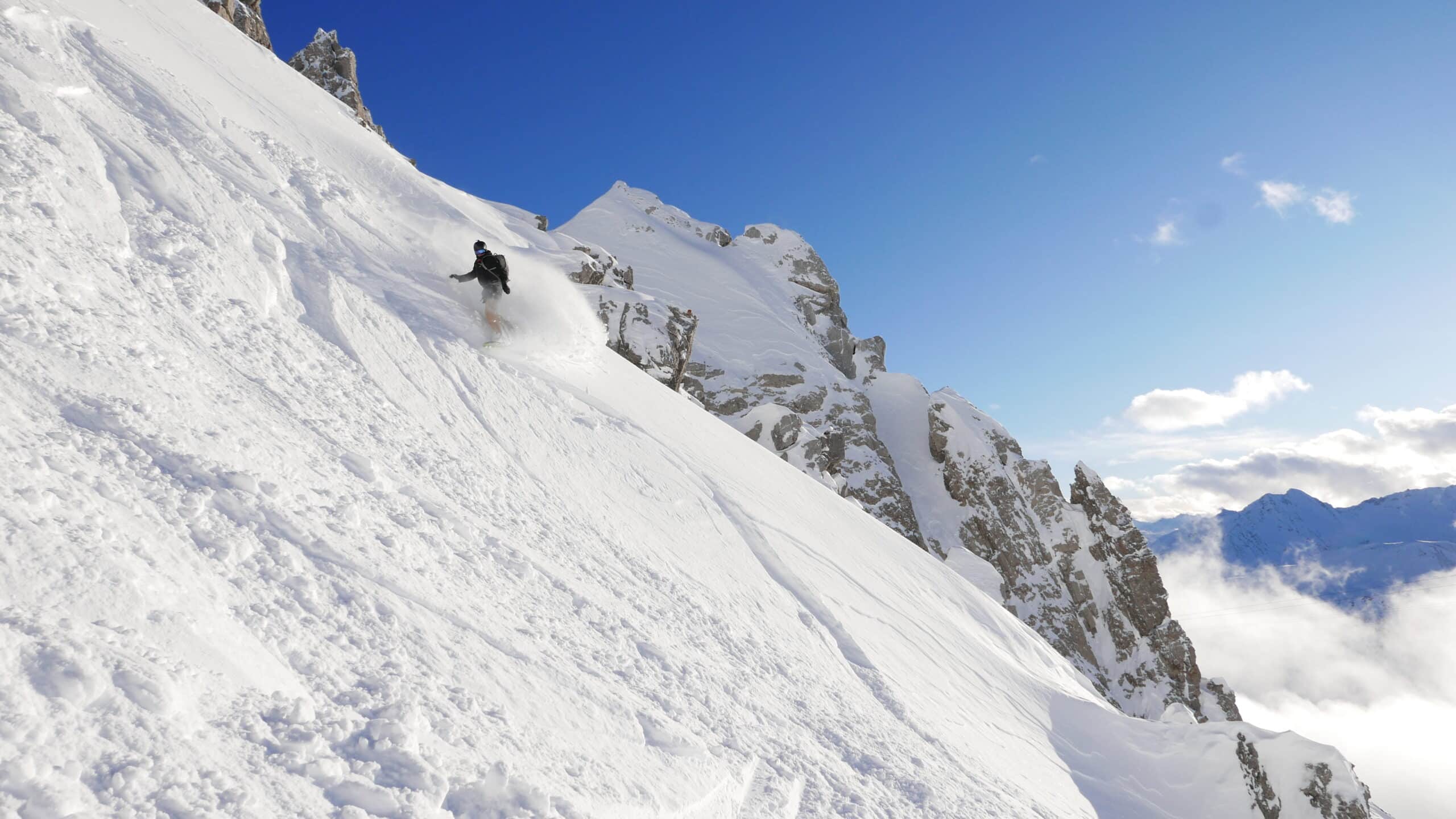 Snowboard off-piste afdaling