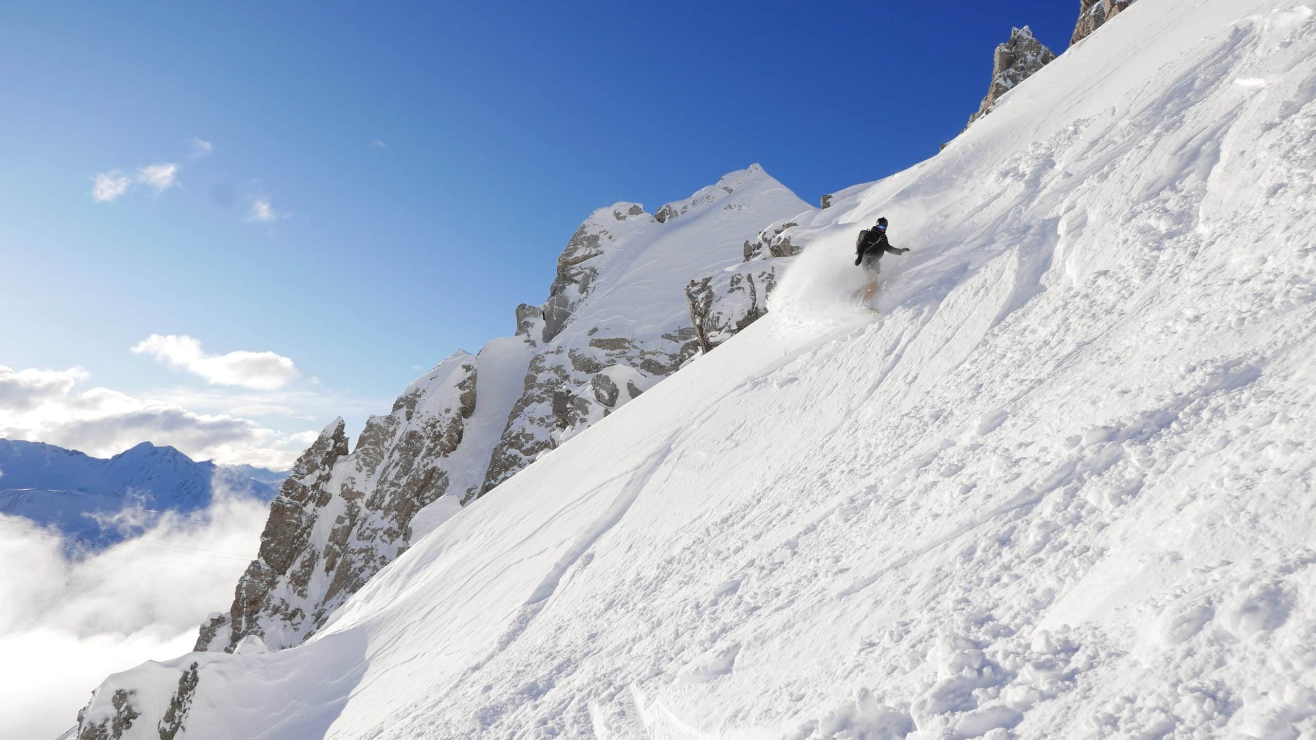 Off-piste ski en snowboard training in de Alpen
