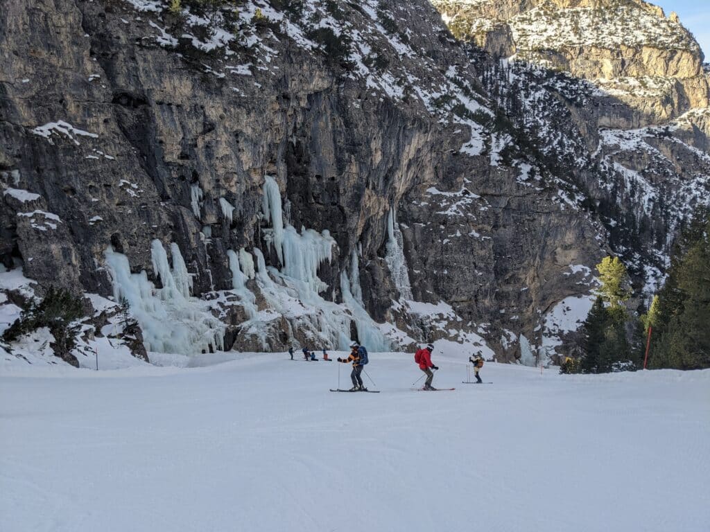 Huttentocht Dolomieten bevroren waterval